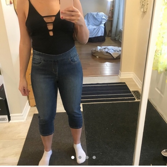 Point Zero Capris - Picture 2 of 4